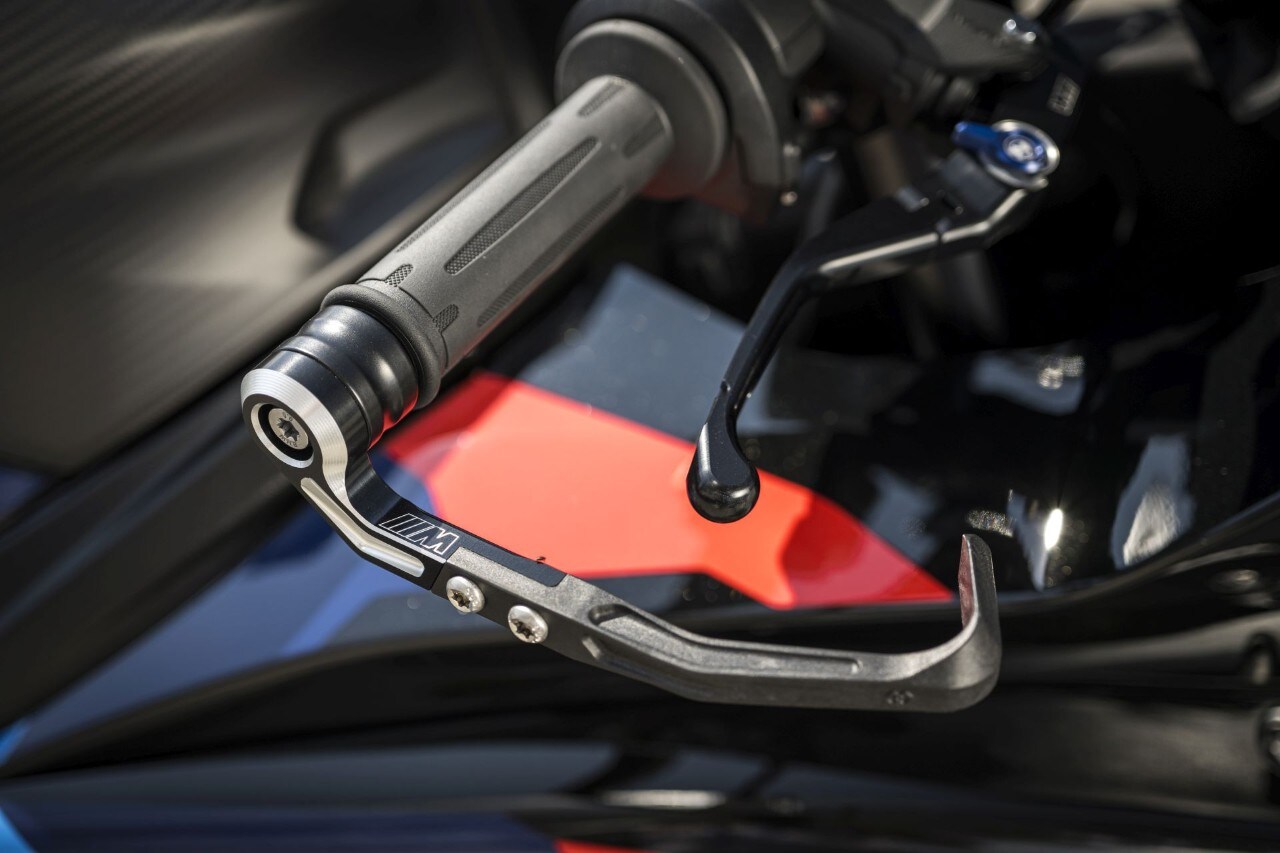 DueruoteTG #238 - Abbiamo guidato in pista la BMW che corre in SBK! 